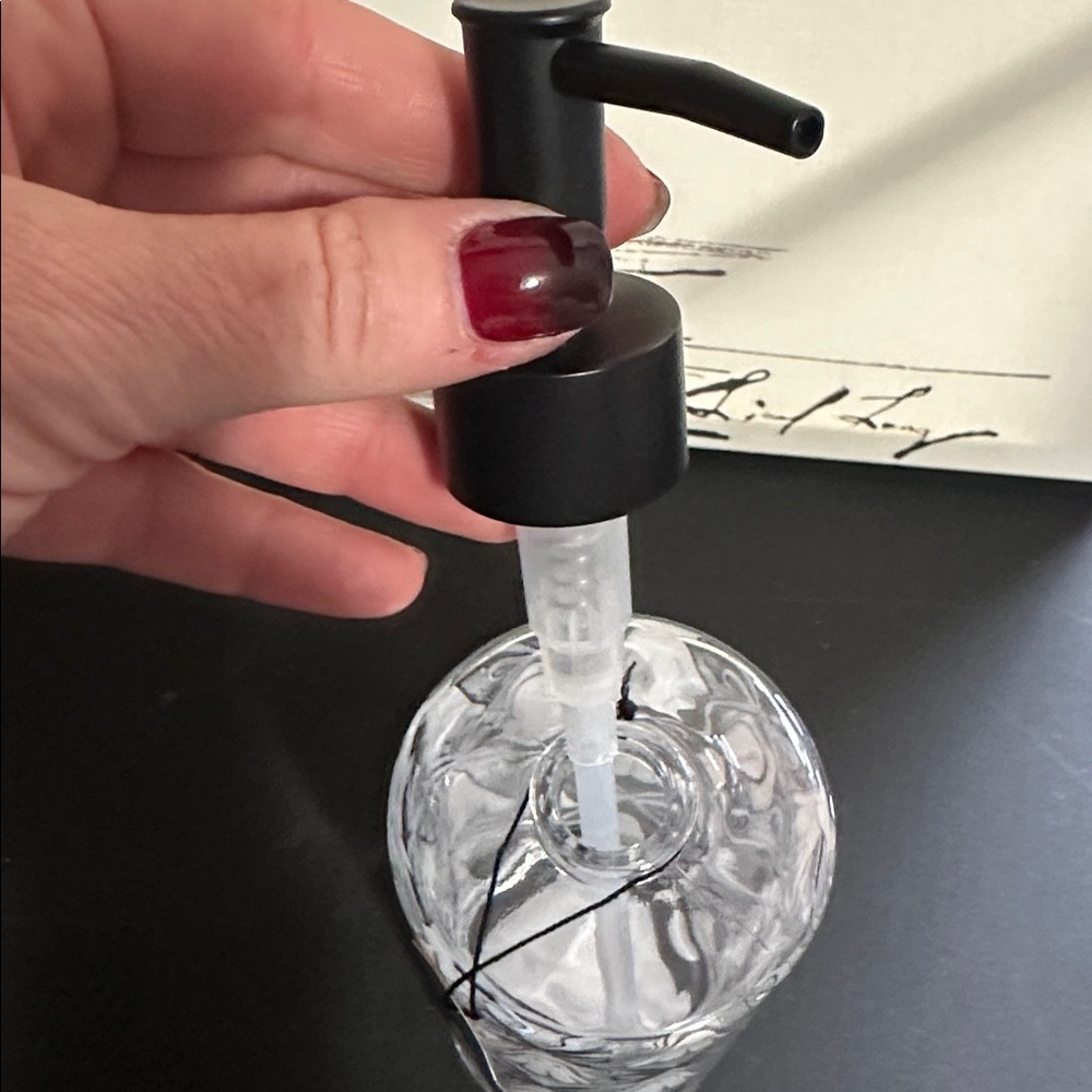 Halloween glass ghost with bows soap dispenser - Picture 2 of 2